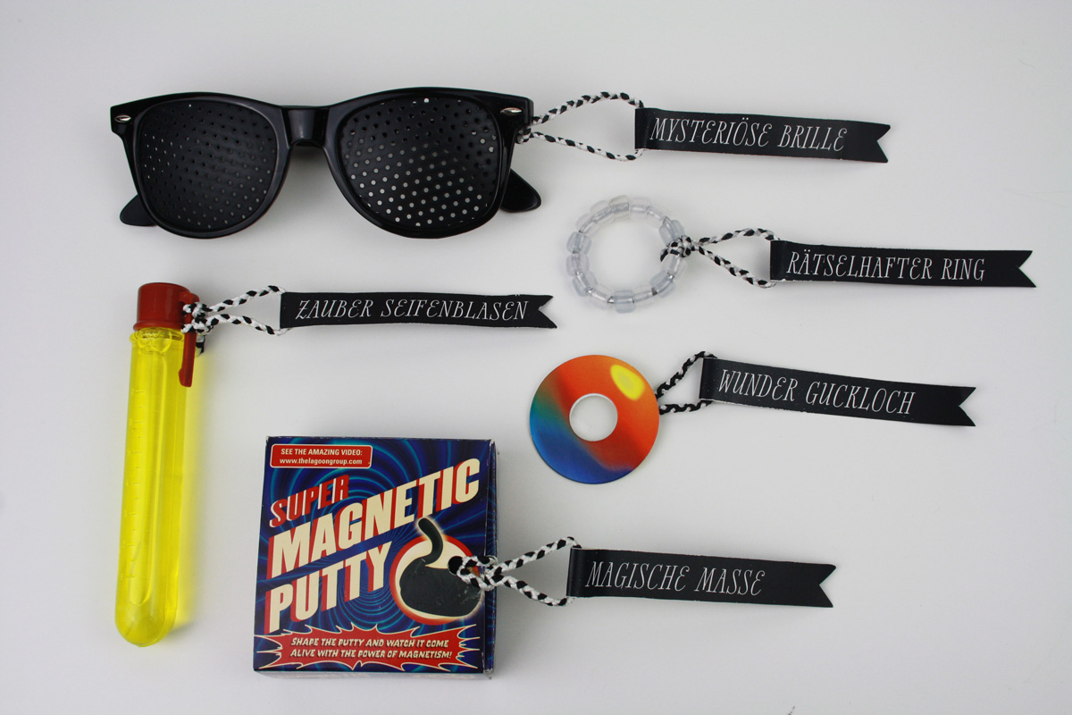 Wundertüte für einen Nerd: intelligente magnetische Knete, Lochrasterbrille, UV-Perlen, Stabile Seifenblasen, Regenbogenauge