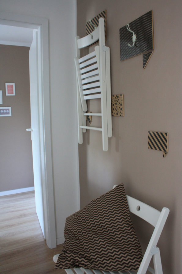 Terje Klappstühle hübsch aufhängen & verstauen [IKEA HACK]